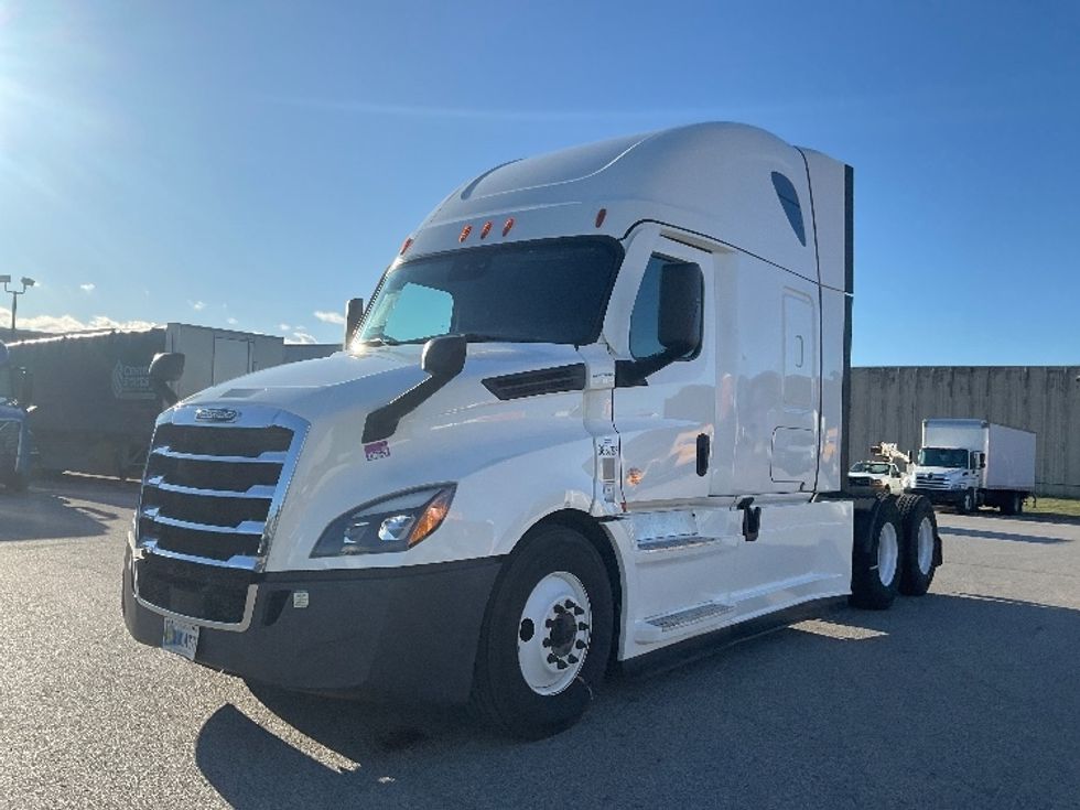 Sleeper Tractor-Heavy Duty Tractors-Freightliner-2021-T12664ST-Moberly-MO-662,935\n\t\tmiles-$ 46,500 - Image 3
