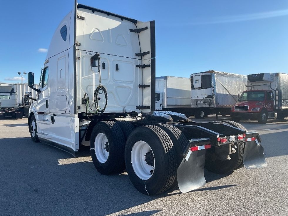 Sleeper Tractor-Heavy Duty Tractors-Freightliner-2021-T12664ST-Moberly-MO-662,935\n\t\tmiles-$ 46,500 - Image 5