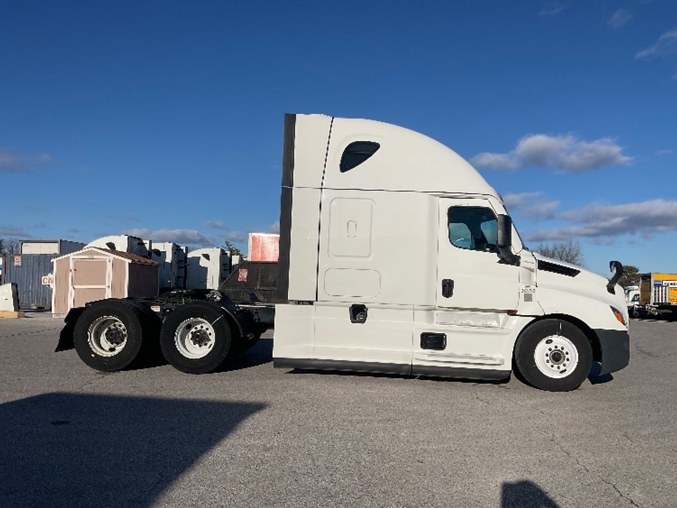 Sleeper Tractor-Heavy Duty Tractors-Freightliner-2021-T12664ST-Moberly-MO-662,935\n\t\tmiles-$ 46,500 - Image 8