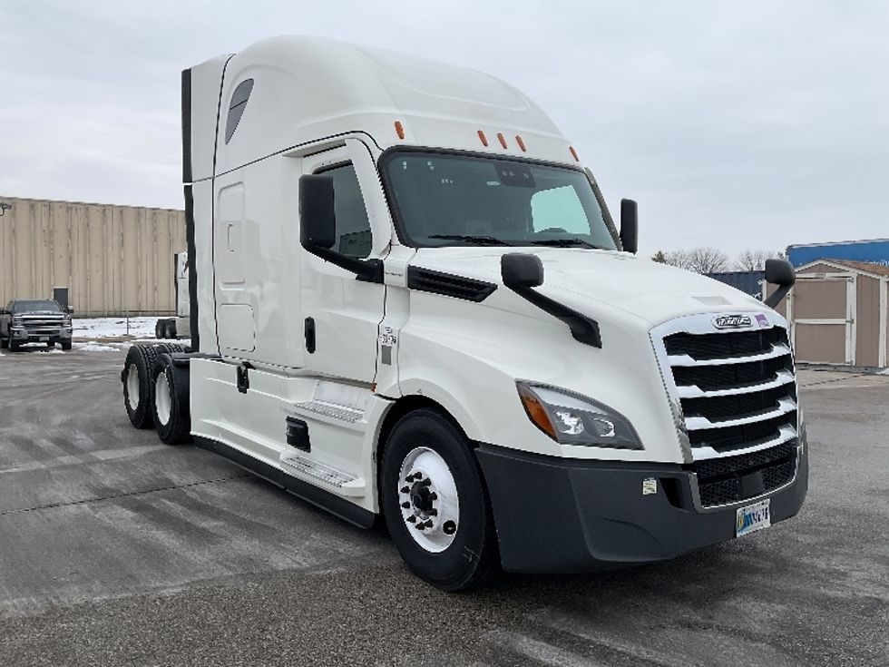 Sleeper Tractor-Heavy Duty Tractors-Freightliner-2021-T12664ST-Moberly-MO-666,065\n\t\tmiles-$ 46,250 - Image 1