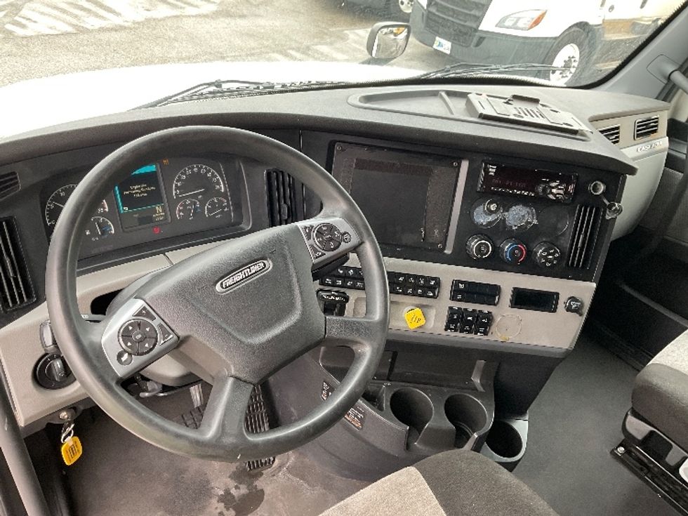 Sleeper Tractor-Heavy Duty Tractors-Freightliner-2021-T12664ST-Moberly-MO-666,065\n\t\tmiles-$ 46,250 - Image 11