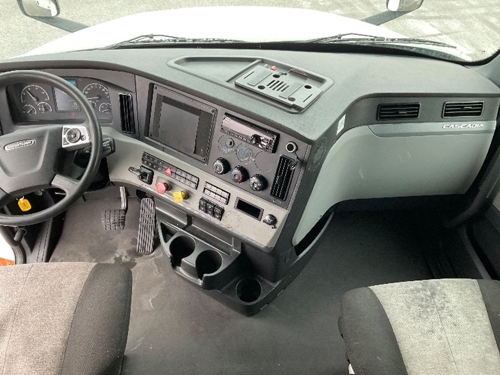 Sleeper Tractor-Heavy Duty Tractors-Freightliner-2021-T12664ST-Moberly-MO-666,065\n\t\tmiles-$ 46,250 - Image 12