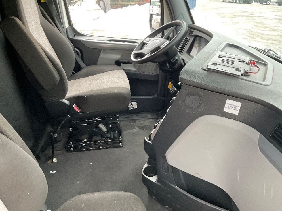 Sleeper Tractor-Heavy Duty Tractors-Freightliner-2021-T12664ST-Moberly-MO-666,065\n\t\tmiles-$ 46,250 - Image 15