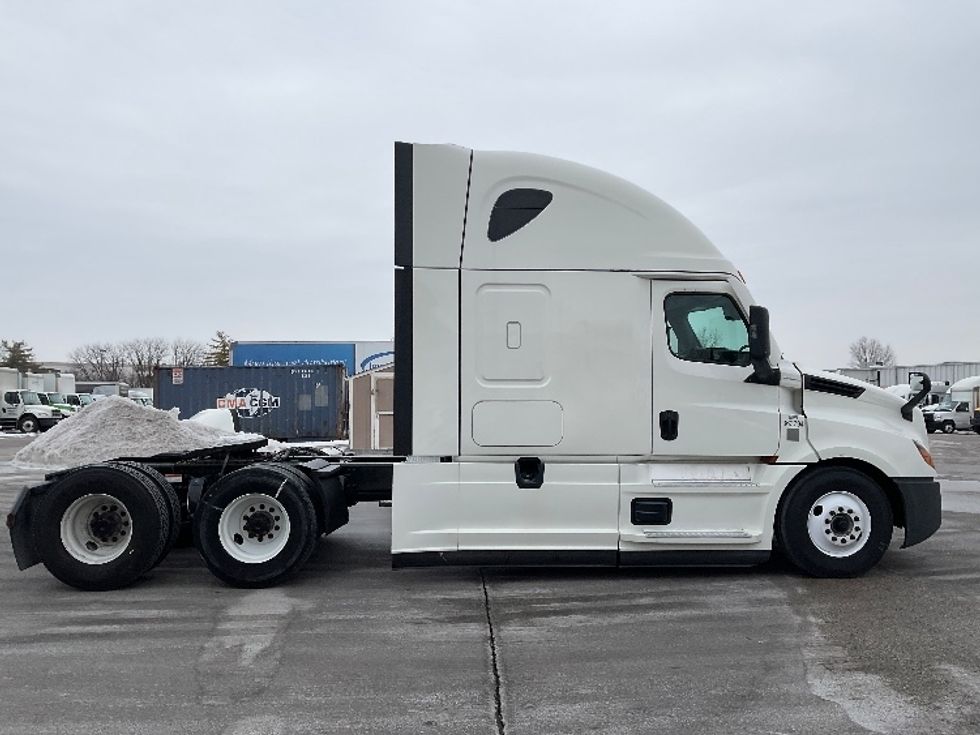 Sleeper Tractor-Heavy Duty Tractors-Freightliner-2021-T12664ST-Moberly-MO-666,065\n\t\tmiles-$ 46,250 - Image 8