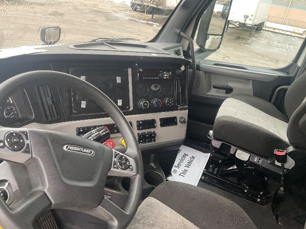 Sleeper Tractor-Heavy Duty Tractors-Freightliner-2021-T12664ST-Moberly-MO-669,178\n\t\tmiles-$ 48,250 - Image 10