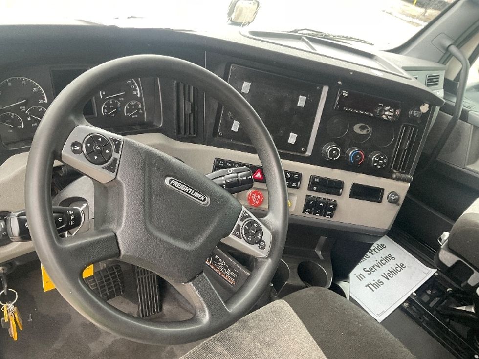 Sleeper Tractor-Heavy Duty Tractors-Freightliner-2021-T12664ST-Moberly-MO-669,178\n\t\tmiles-$ 48,250 - Image 11