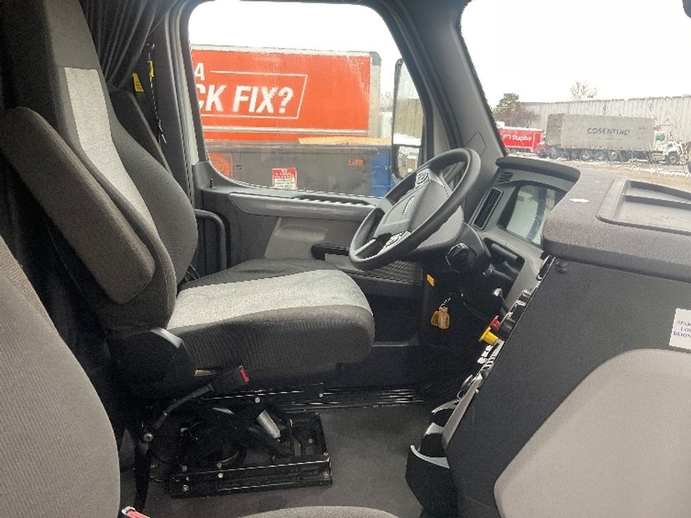 Sleeper Tractor-Heavy Duty Tractors-Freightliner-2021-T12664ST-Moberly-MO-669,178\n\t\tmiles-$ 48,250 - Image 15