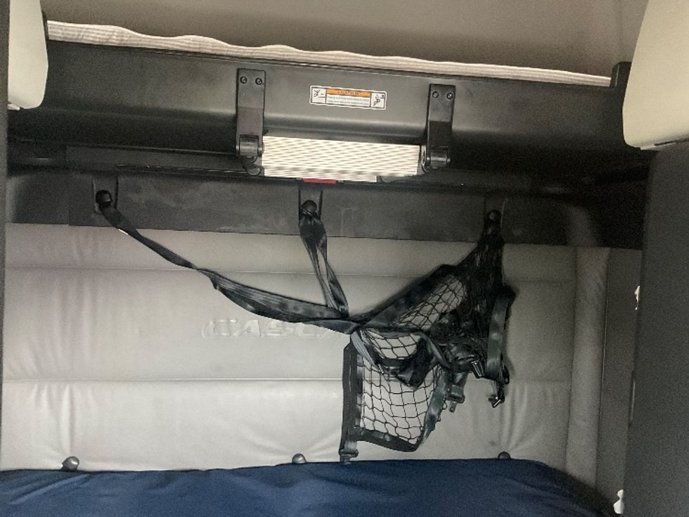 Sleeper Tractor-Heavy Duty Tractors-Freightliner-2021-T12664ST-Moberly-MO-669,178\n\t\tmiles-$ 48,250 - Image 16