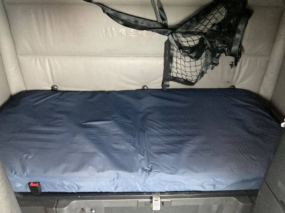 Sleeper Tractor-Heavy Duty Tractors-Freightliner-2021-T12664ST-Moberly-MO-669,178\n\t\tmiles-$ 48,250 - Image 17