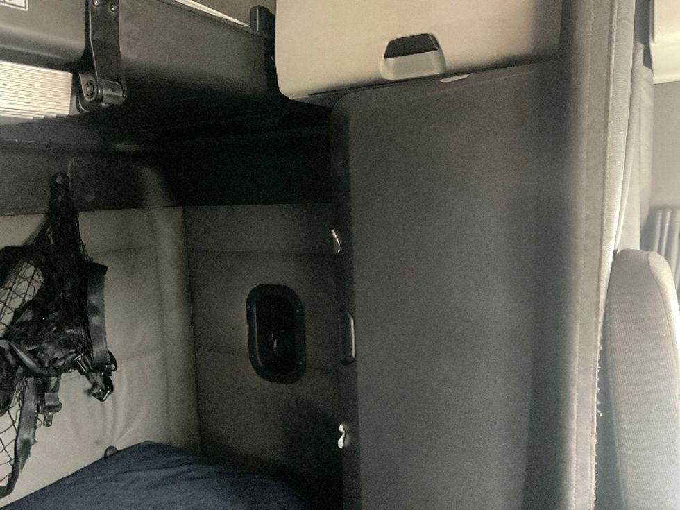 Sleeper Tractor-Heavy Duty Tractors-Freightliner-2021-T12664ST-Moberly-MO-669,178\n\t\tmiles-$ 48,250 - Image 18