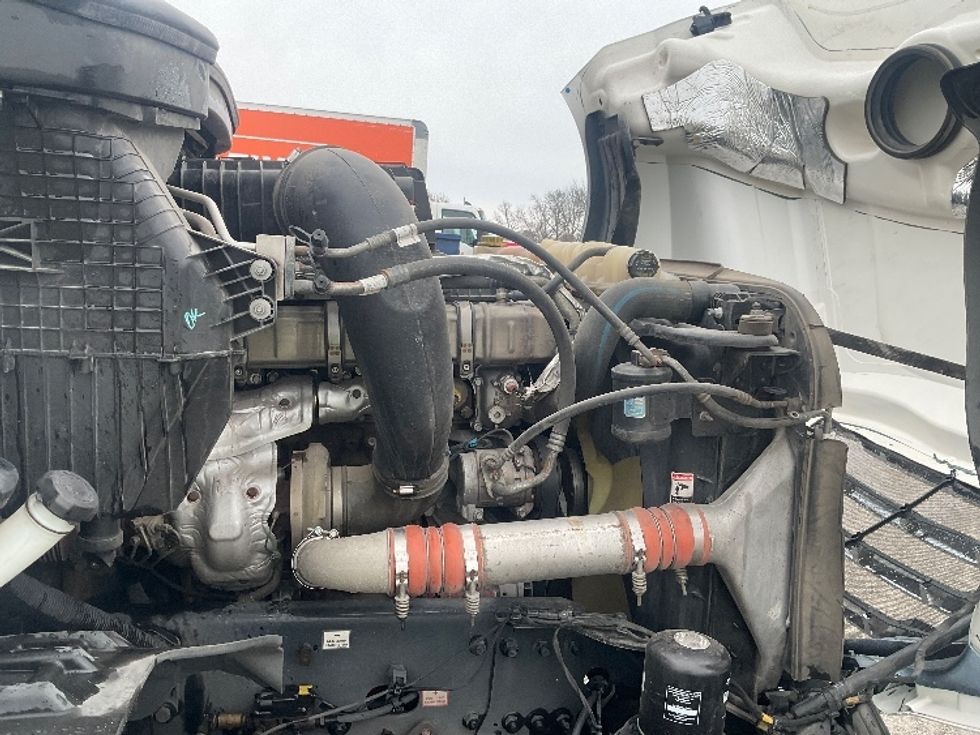 Sleeper Tractor-Heavy Duty Tractors-Freightliner-2021-T12664ST-Moberly-MO-669,178\n\t\tmiles-$ 48,250 - Image 20