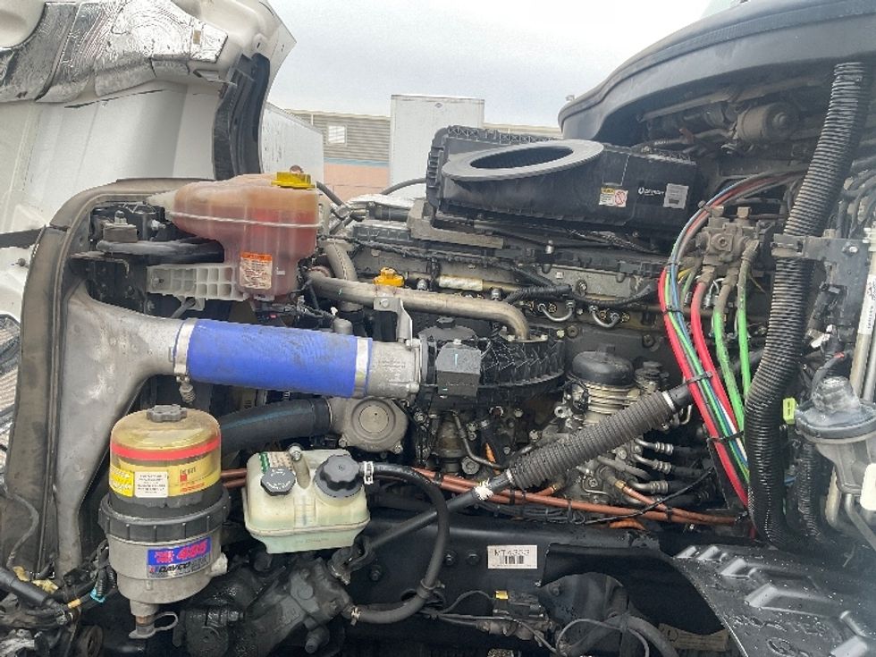 Sleeper Tractor-Heavy Duty Tractors-Freightliner-2021-T12664ST-Moberly-MO-669,178\n\t\tmiles-$ 48,250 - Image 21