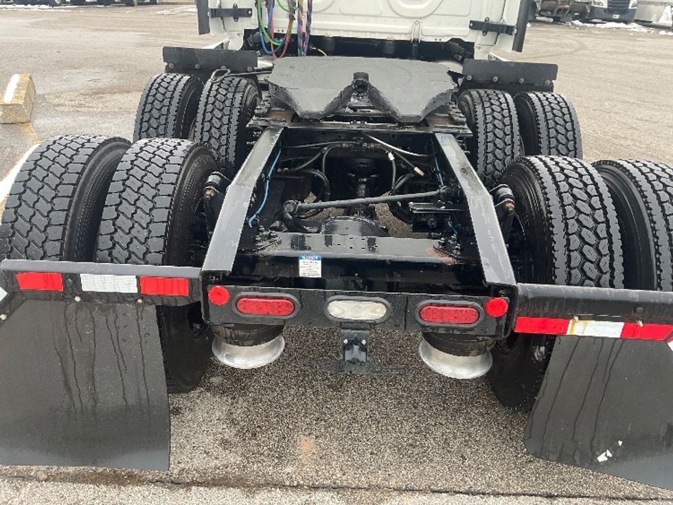 Sleeper Tractor-Heavy Duty Tractors-Freightliner-2021-T12664ST-Moberly-MO-669,178\n\t\tmiles-$ 48,250 - Image 6