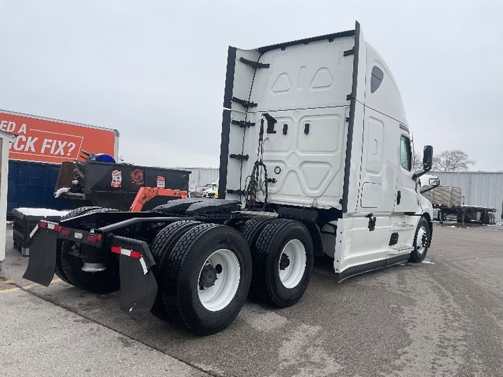 Sleeper Tractor-Heavy Duty Tractors-Freightliner-2021-T12664ST-Moberly-MO-669,178\n\t\tmiles-$ 48,250 - Image 7