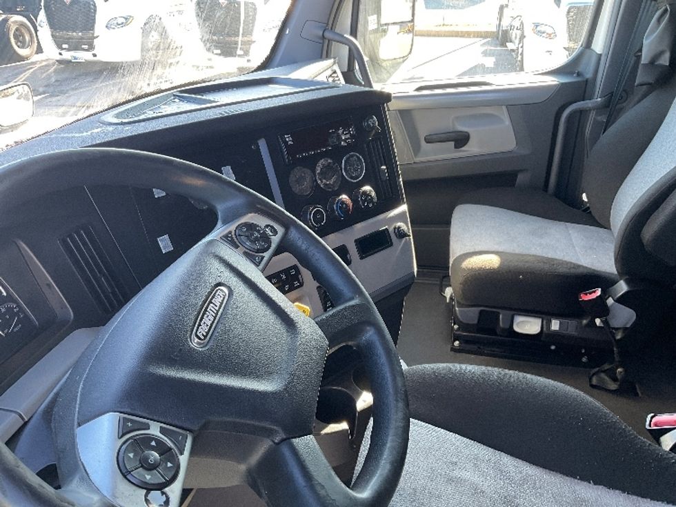 Sleeper Tractor-Heavy Duty Tractors-Freightliner-2021-T12664ST-Moberly-MO-672,808\n\t\tmiles-$ 49,250 - Image 10