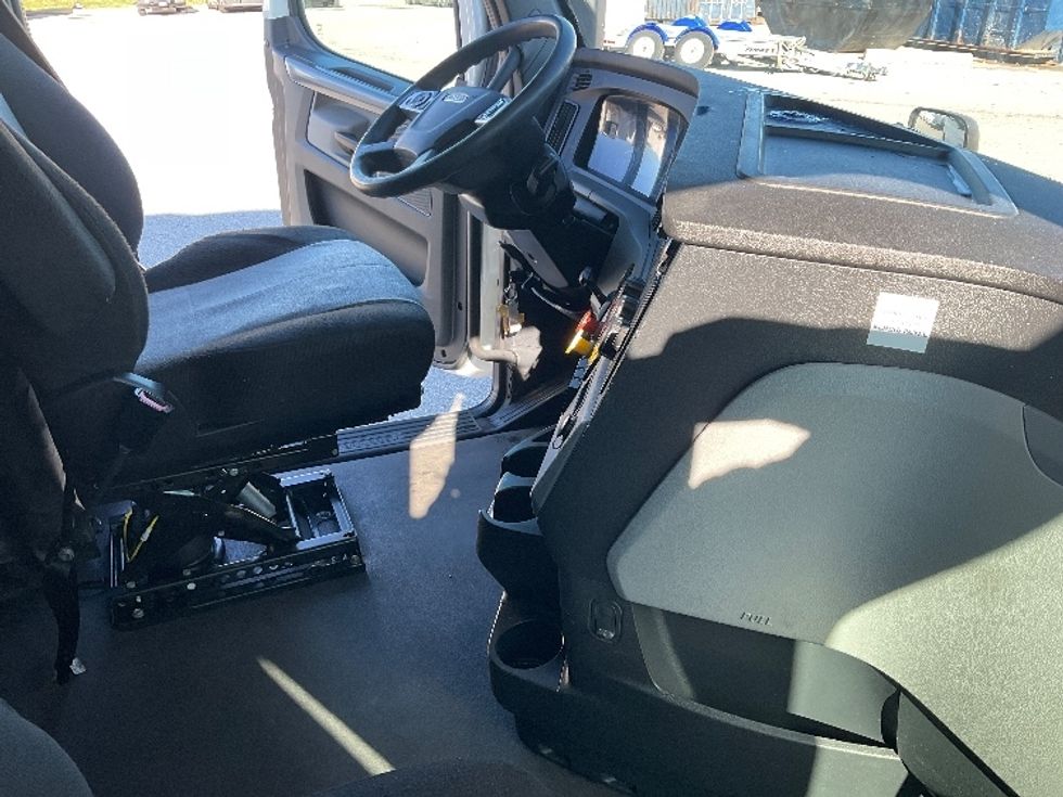 Sleeper Tractor-Heavy Duty Tractors-Freightliner-2021-T12664ST-Moberly-MO-672,808\n\t\tmiles-$ 49,250 - Image 15