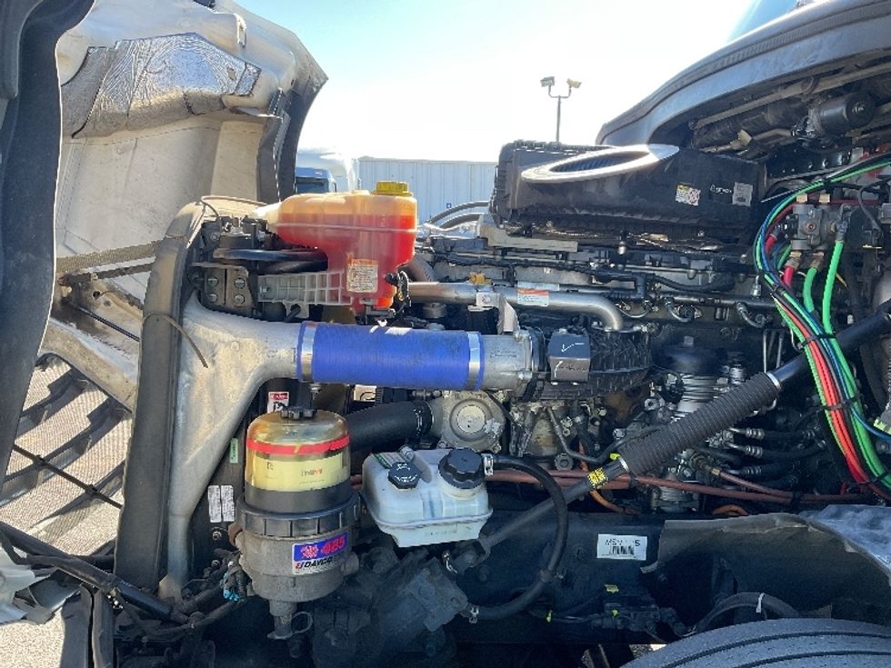 Sleeper Tractor-Heavy Duty Tractors-Freightliner-2021-T12664ST-Moberly-MO-672,808\n\t\tmiles-$ 49,250 - Image 21