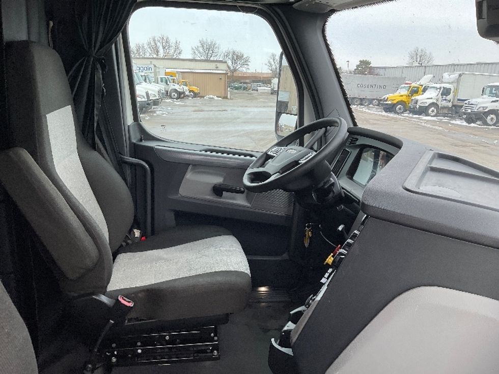 Sleeper Tractor-Heavy Duty Tractors-Freightliner-2021-T12664ST-Moberly-MO-682,722\n\t\tmiles-$ 47,000 - Image 15