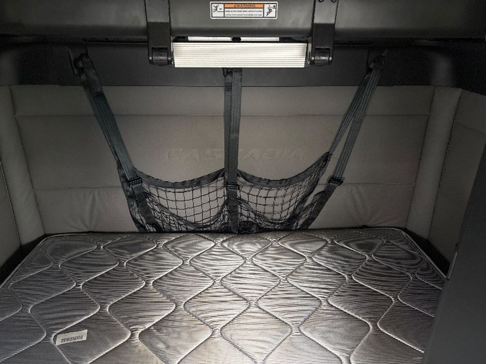 Sleeper Tractor-Heavy Duty Tractors-Freightliner-2021-T12664ST-Moberly-MO-682,722\n\t\tmiles-$ 47,000 - Image 16