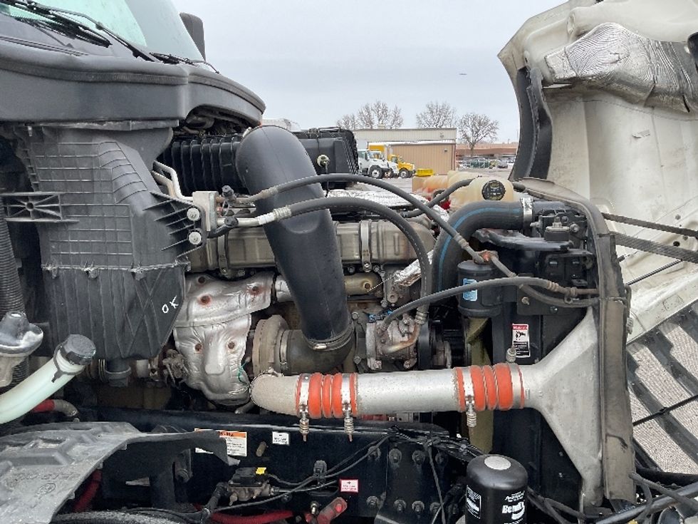 Sleeper Tractor-Heavy Duty Tractors-Freightliner-2021-T12664ST-Moberly-MO-682,722\n\t\tmiles-$ 47,000 - Image 20