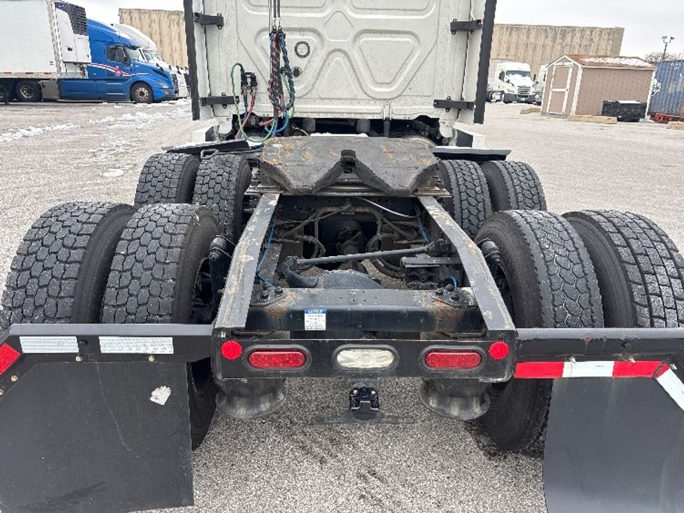 Sleeper Tractor-Heavy Duty Tractors-Freightliner-2021-T12664ST-Moberly-MO-682,722\n\t\tmiles-$ 47,000 - Image 6