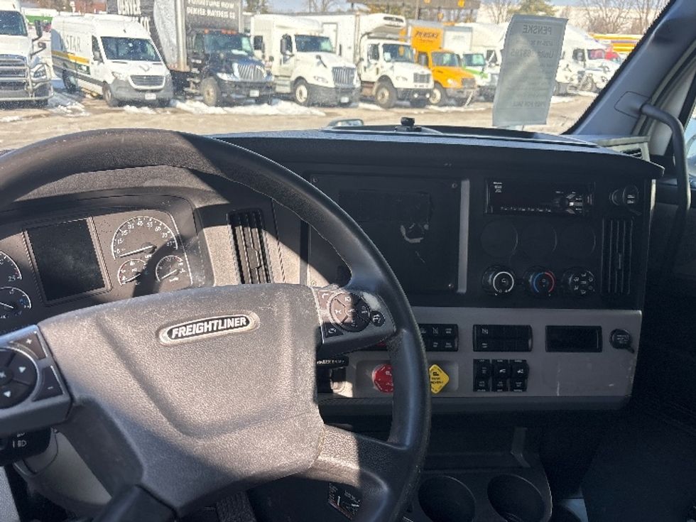 Sleeper Tractor-Heavy Duty Tractors-Freightliner-2021-T12664ST-Moberly-MO-690,208\n\t\tmiles-$ 44,000 - Image 10