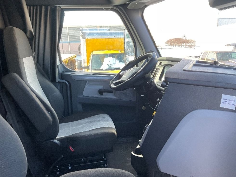 Sleeper Tractor-Heavy Duty Tractors-Freightliner-2021-T12664ST-Moberly-MO-690,208\n\t\tmiles-$ 44,000 - Image 15