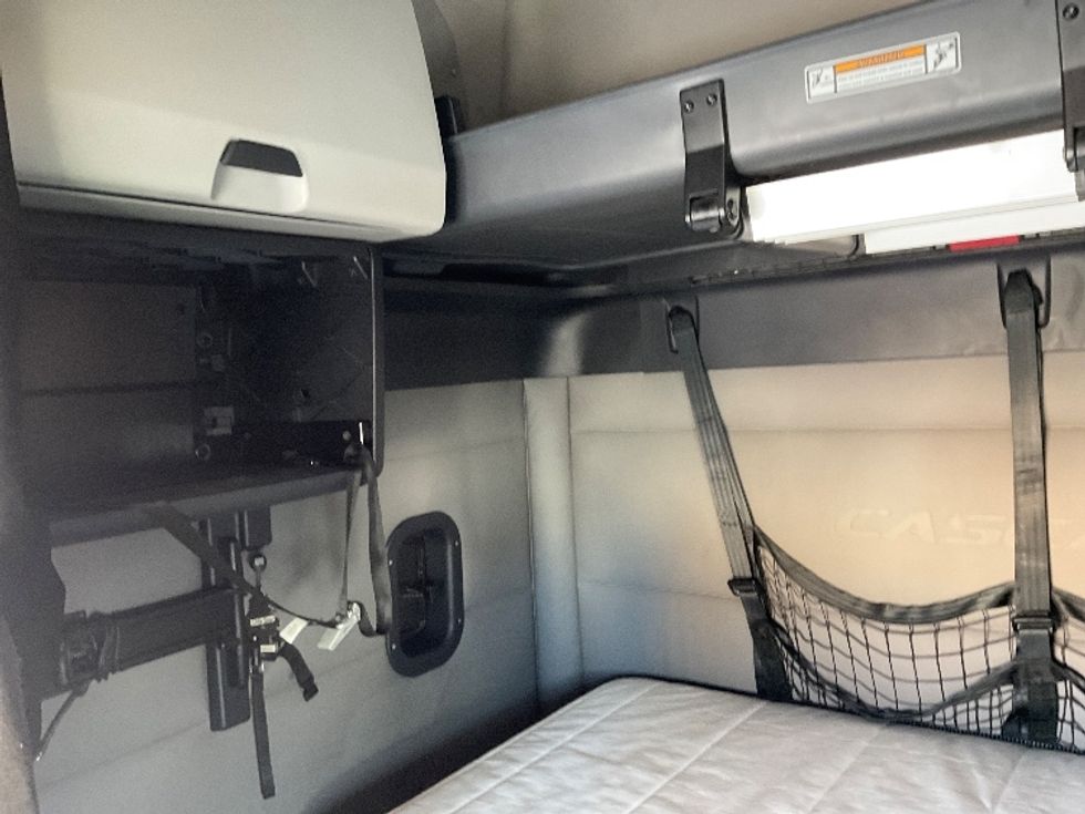 Sleeper Tractor-Heavy Duty Tractors-Freightliner-2021-T12664ST-Moberly-MO-690,208\n\t\tmiles-$ 44,000 - Image 19