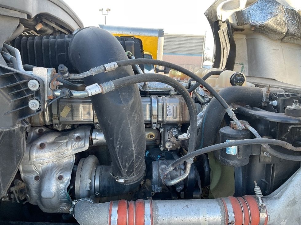 Sleeper Tractor-Heavy Duty Tractors-Freightliner-2021-T12664ST-Moberly-MO-690,208\n\t\tmiles-$ 44,000 - Image 20