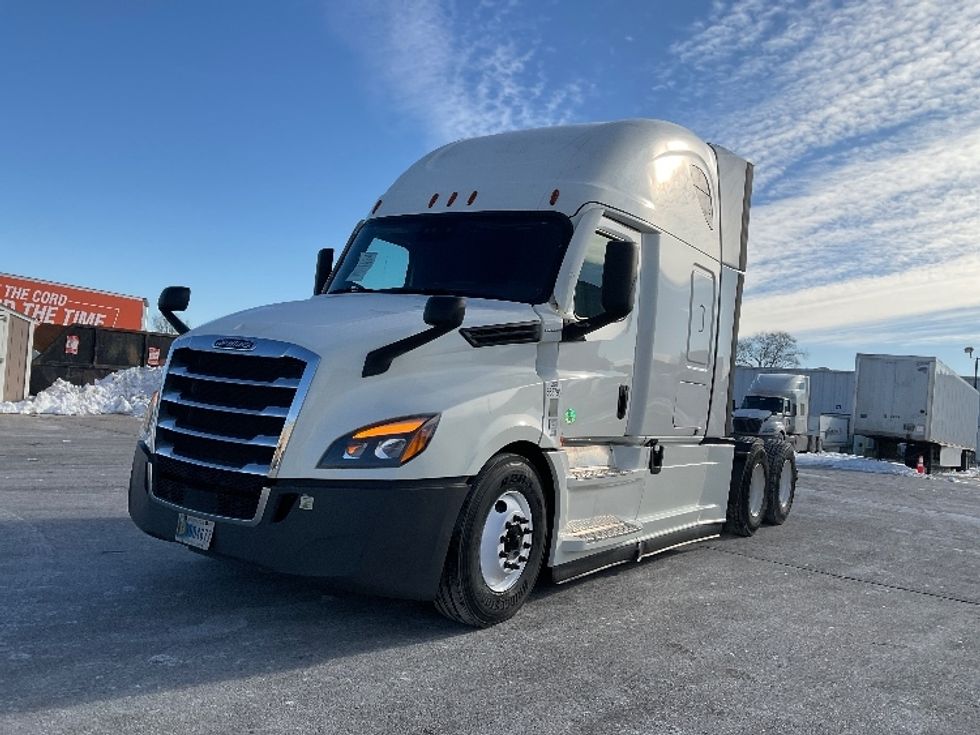 Sleeper Tractor-Heavy Duty Tractors-Freightliner-2021-T12664ST-Moberly-MO-690,208\n\t\tmiles-$ 44,000 - Image 3