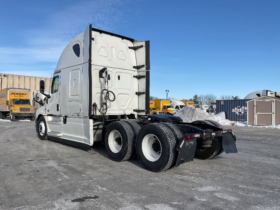 Sleeper Tractor-Heavy Duty Tractors-Freightliner-2021-T12664ST-Moberly-MO-690,208\n\t\tmiles-$ 44,000 - Image 5