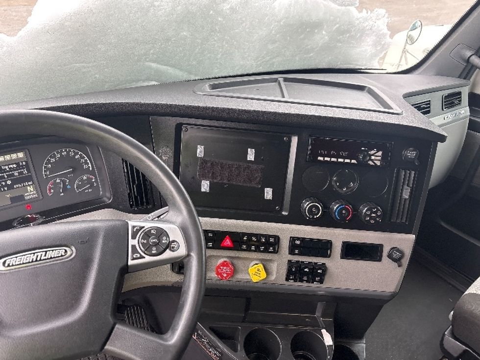 Sleeper Tractor-Heavy Duty Tractors-Freightliner-2021-T12664ST-Moberly-MO-695,715\n\t\tmiles-$ 45,750 - Image 11
