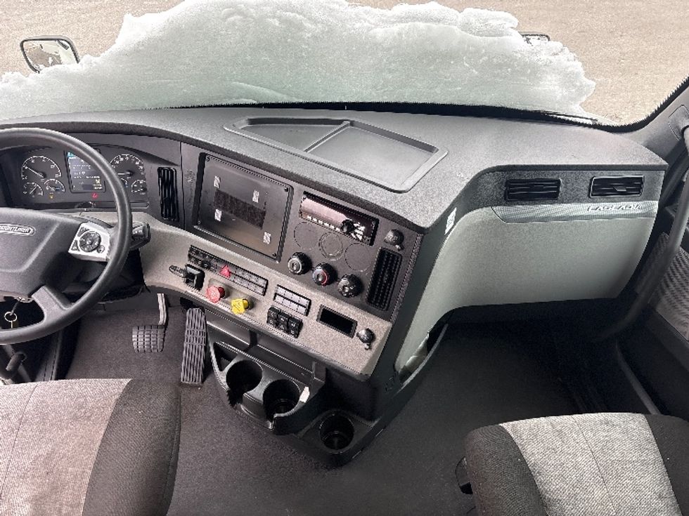 Sleeper Tractor-Heavy Duty Tractors-Freightliner-2021-T12664ST-Moberly-MO-695,715\n\t\tmiles-$ 45,750 - Image 12