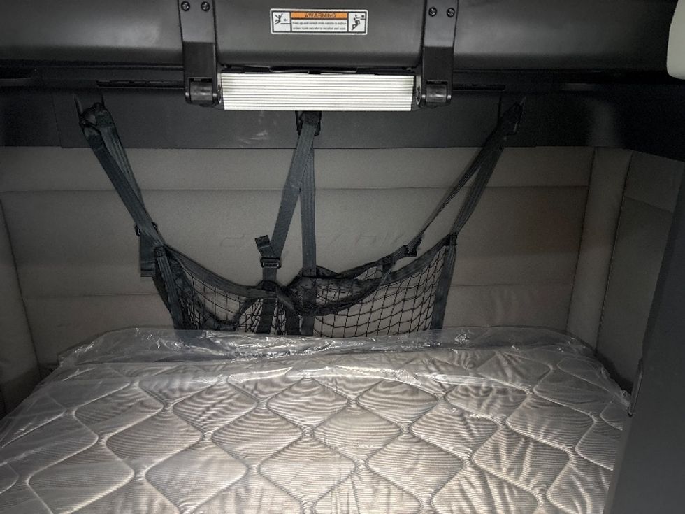 Sleeper Tractor-Heavy Duty Tractors-Freightliner-2021-T12664ST-Moberly-MO-695,715\n\t\tmiles-$ 45,750 - Image 16