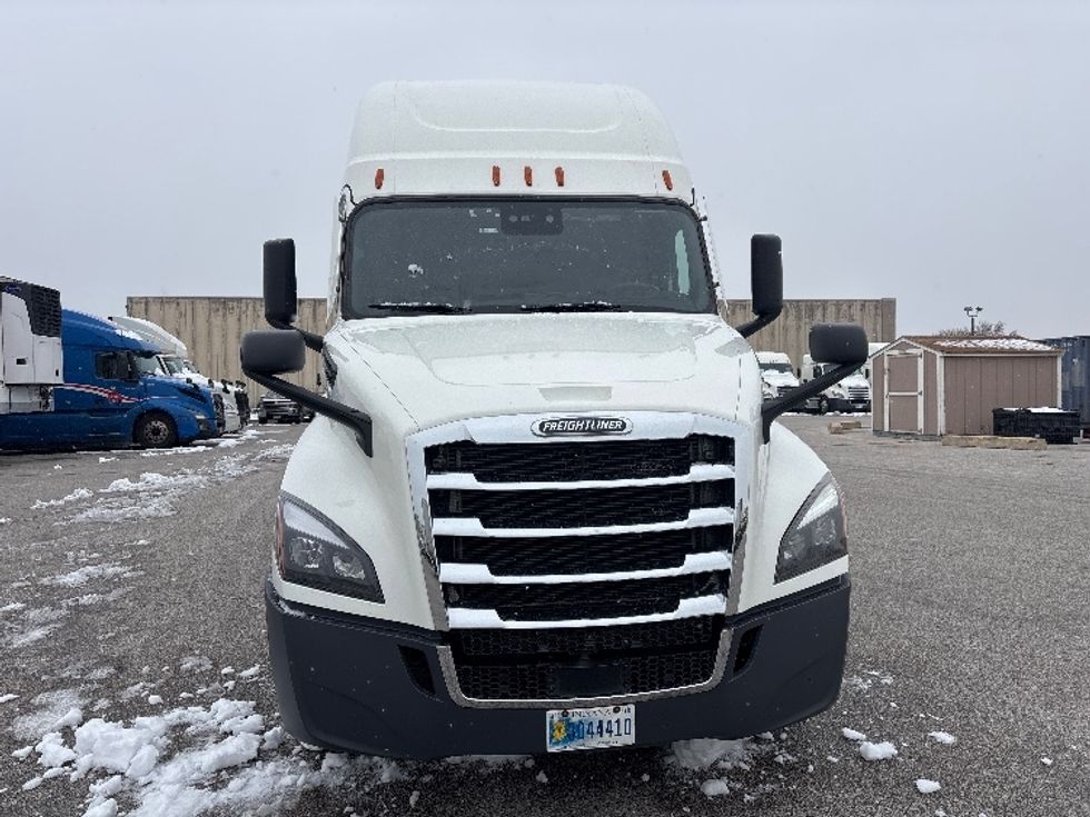 Sleeper Tractor-Heavy Duty Tractors-Freightliner-2021-T12664ST-Moberly-MO-695,715\n\t\tmiles-$ 45,750 - Image 2