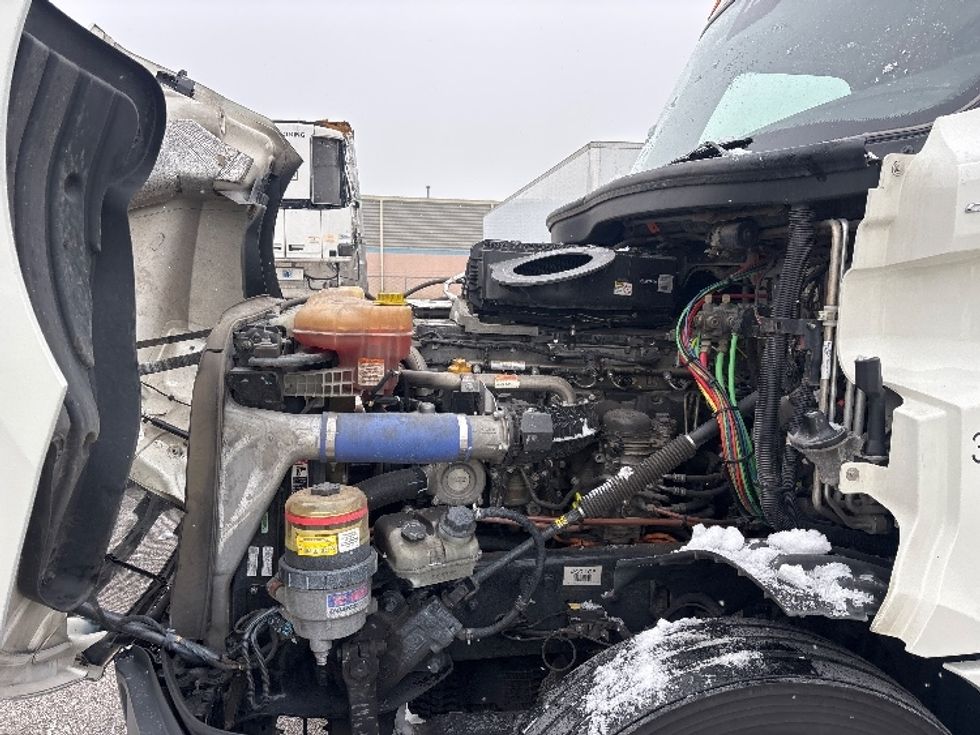 Sleeper Tractor-Heavy Duty Tractors-Freightliner-2021-T12664ST-Moberly-MO-695,715\n\t\tmiles-$ 45,750 - Image 21