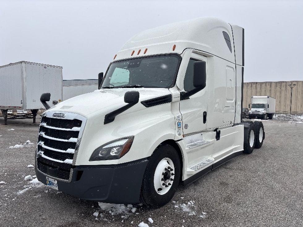 Sleeper Tractor-Heavy Duty Tractors-Freightliner-2021-T12664ST-Moberly-MO-695,715\n\t\tmiles-$ 45,750 - Image 3