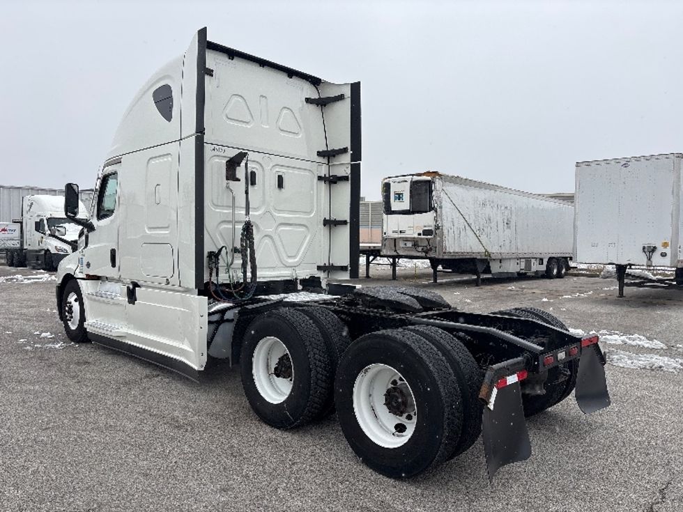 Sleeper Tractor-Heavy Duty Tractors-Freightliner-2021-T12664ST-Moberly-MO-695,715\n\t\tmiles-$ 45,750 - Image 5