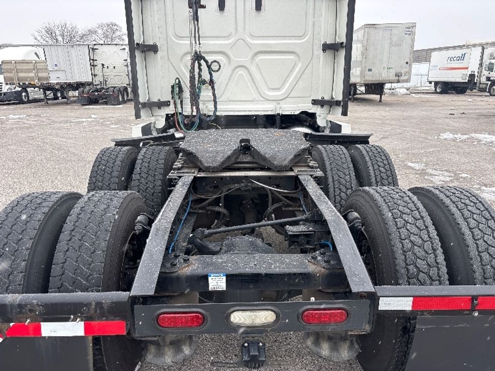 Sleeper Tractor-Heavy Duty Tractors-Freightliner-2021-T12664ST-Moberly-MO-695,715\n\t\tmiles-$ 45,750 - Image 6