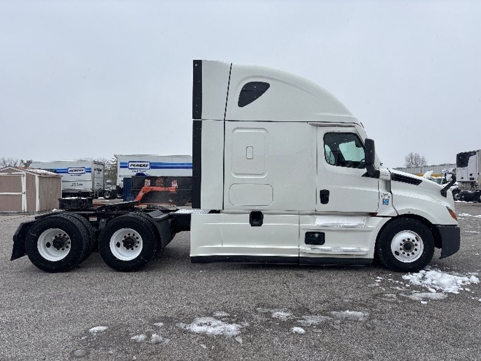 Sleeper Tractor-Heavy Duty Tractors-Freightliner-2021-T12664ST-Moberly-MO-695,715\n\t\tmiles-$ 45,750 - Image 8