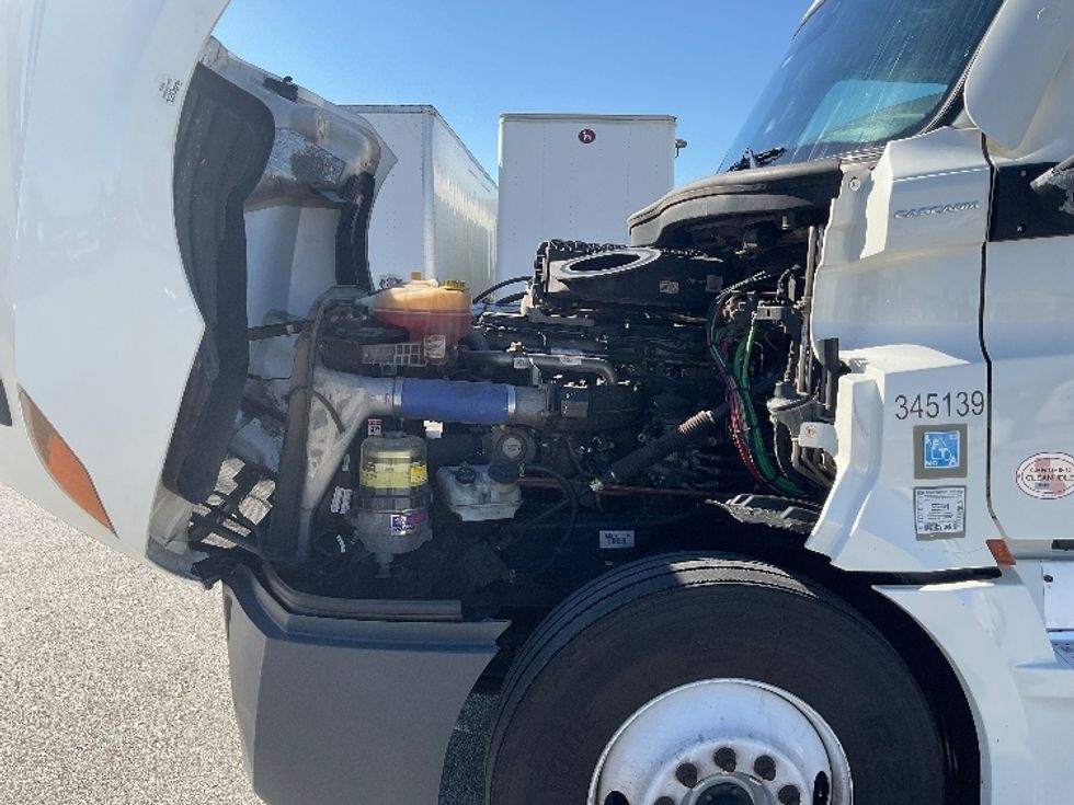 Sleeper Tractor-Heavy Duty Tractors-Freightliner-2021-T12664ST-Moberly-MO-724,970\n\t\tmiles-$ 44,750 - Image 21