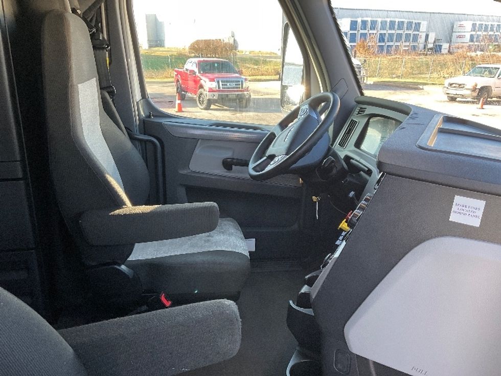 Sleeper Tractor-Heavy Duty Tractors-Freightliner-2021-T12664ST-Moberly-MO-730,984\n\t\tmiles-$ 40,500 - Image 15