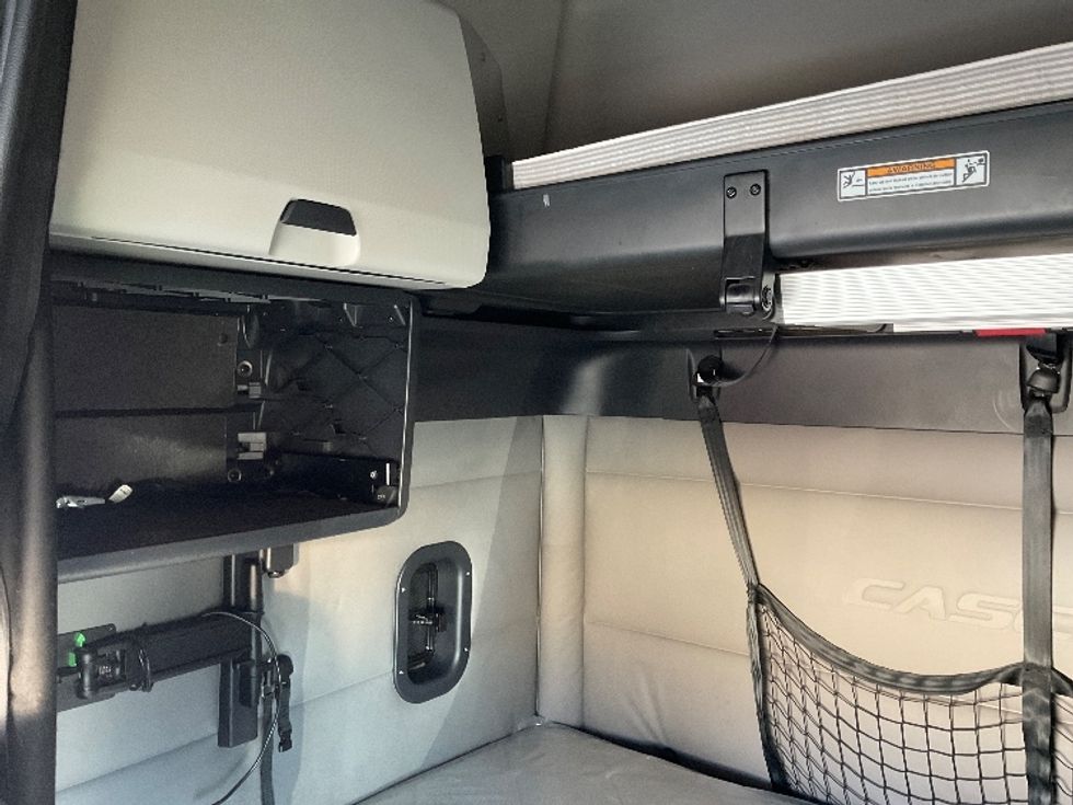 Sleeper Tractor-Heavy Duty Tractors-Freightliner-2021-T12664ST-Moberly-MO-730,984\n\t\tmiles-$ 40,500 - Image 19