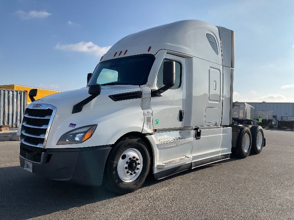Sleeper Tractor-Heavy Duty Tractors-Freightliner-2021-T12664ST-Moberly-MO-730,984\n\t\tmiles-$ 40,500 - Image 3