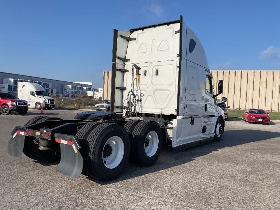 Sleeper Tractor-Heavy Duty Tractors-Freightliner-2021-T12664ST-Moberly-MO-730,984\n\t\tmiles-$ 40,500 - Image 7