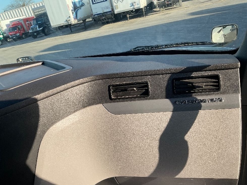 Sleeper Tractor-Heavy Duty Tractors-Freightliner-2021-T12664ST-Moberly-MO-735,116\n\t\tmiles-$ 42,250 - Image 13