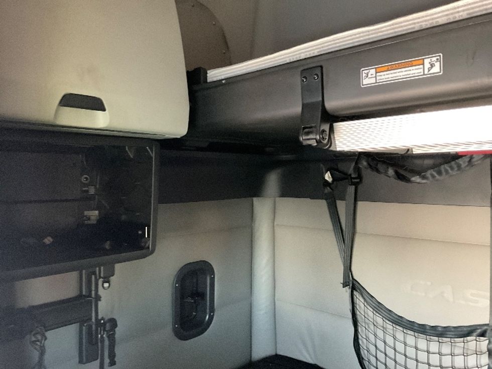 Sleeper Tractor-Heavy Duty Tractors-Freightliner-2021-T12664ST-Moberly-MO-735,116\n\t\tmiles-$ 42,250 - Image 18