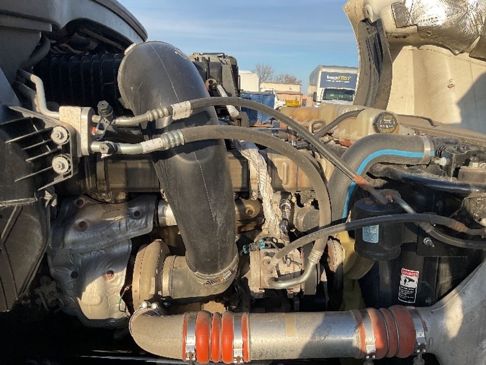 Sleeper Tractor-Heavy Duty Tractors-Freightliner-2021-T12664ST-Moberly-MO-735,116\n\t\tmiles-$ 42,250 - Image 19