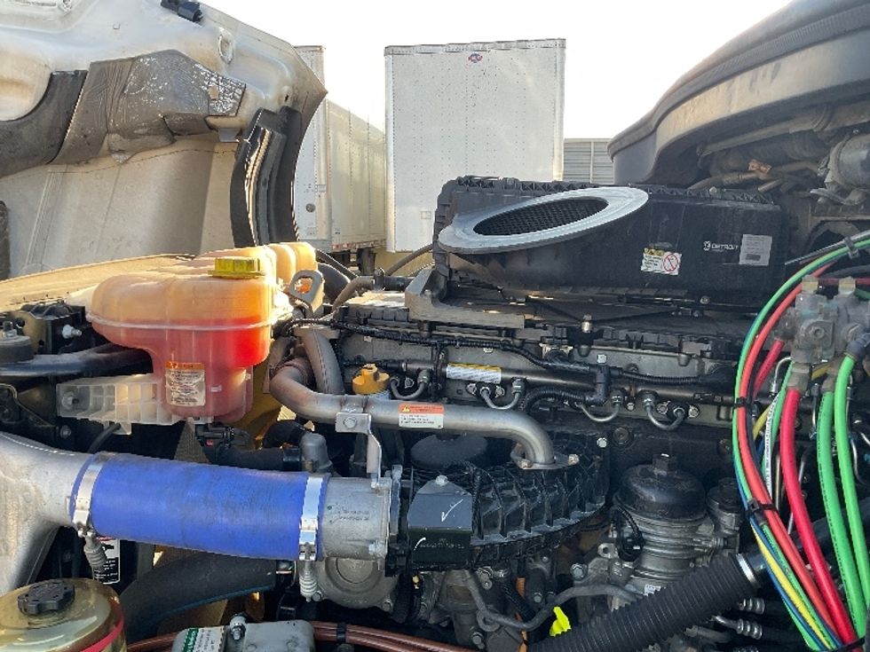 Sleeper Tractor-Heavy Duty Tractors-Freightliner-2021-T12664ST-Moberly-MO-735,116\n\t\tmiles-$ 42,250 - Image 20