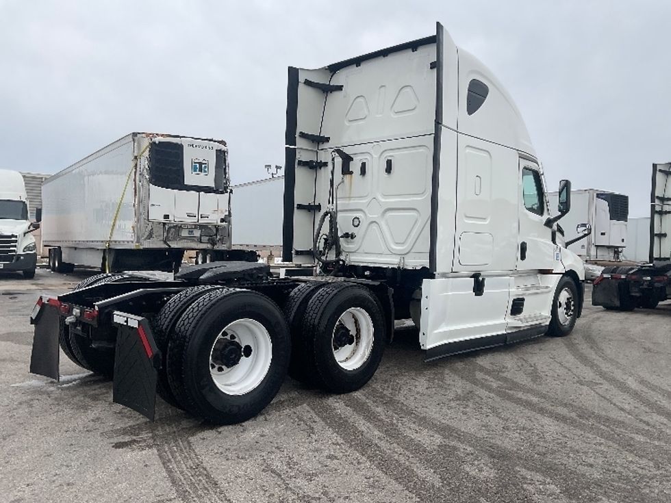 Sleeper Tractor-Heavy Duty Tractors-Freightliner-2021-T12664ST-Moberly-MO-735,116\n\t\tmiles-$ 42,250 - Image 6